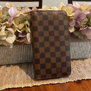 Gently used Louis Vuitton Damier Zippy Organizer